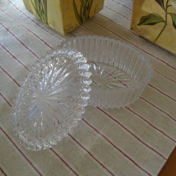 Lead Crystal Glass Trinket Box Oval Shape Starburst Design 4.5" x 2.25"  3574 - Picture 4 of 6